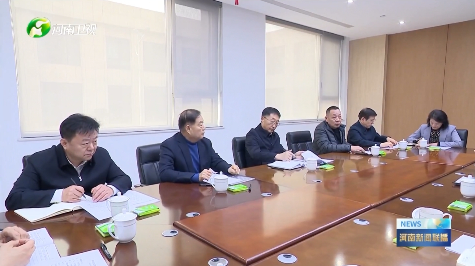 河南卫视新闻联播报道多宝开户入口_多宝(中国)集团党委书记、创始人楚金甫参加省委书记刘宁在许昌召开的民营企业座谈会